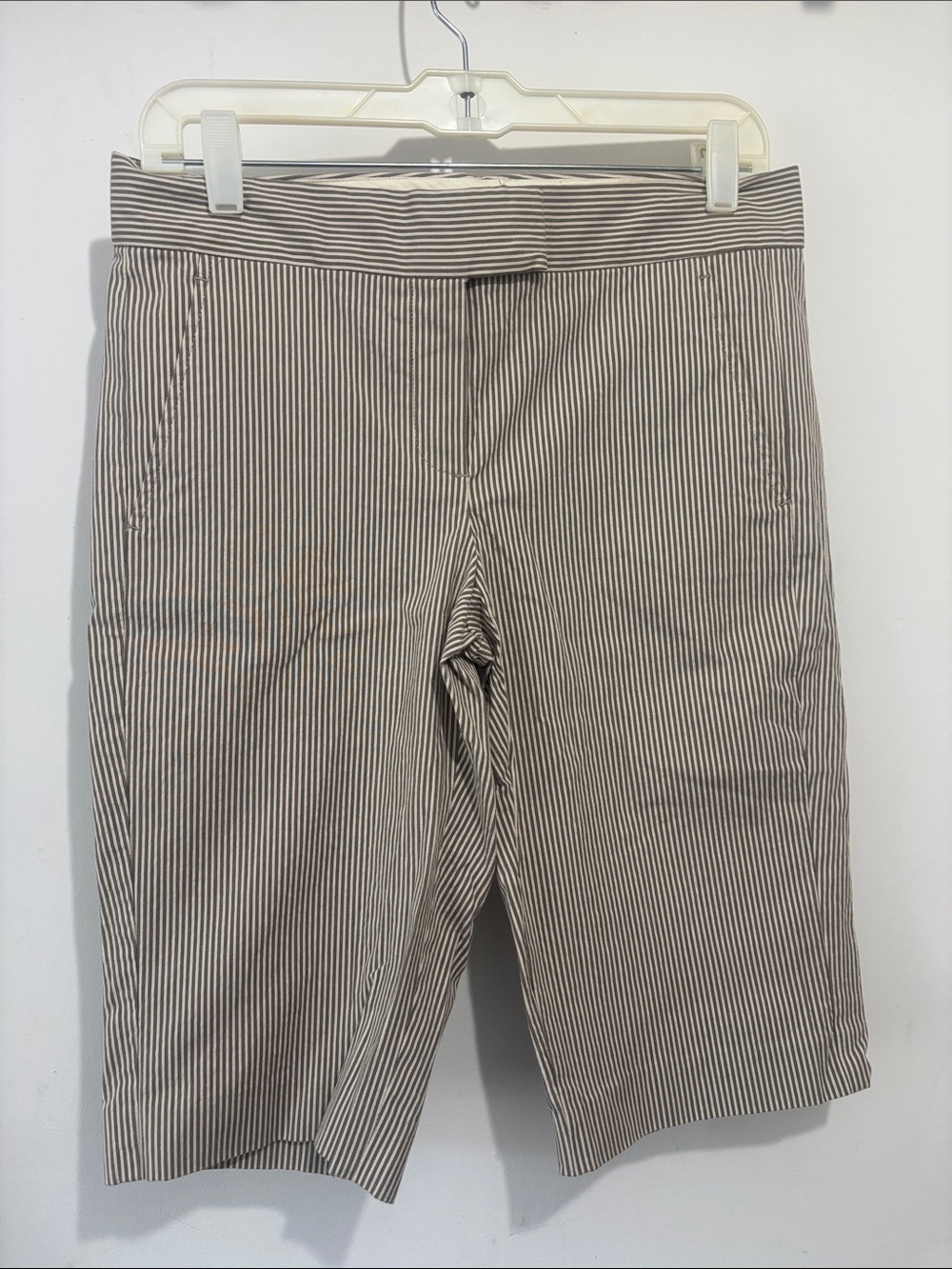 Theory Women's Striped Shorts - Cream and Beige